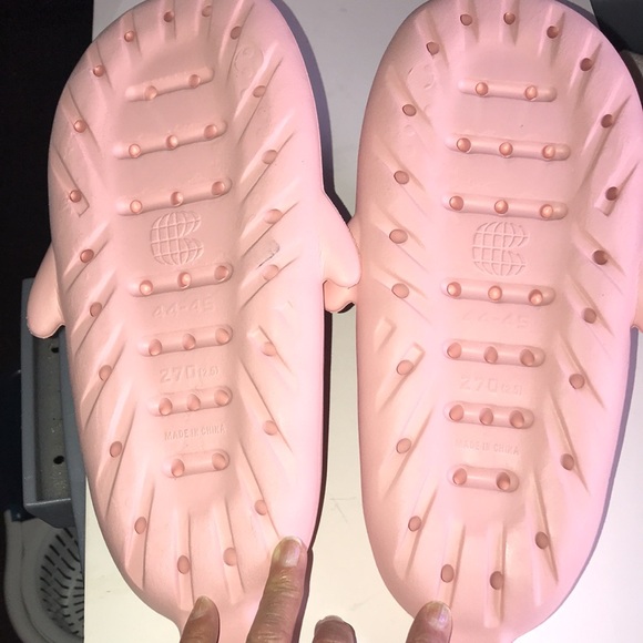 NIP Women’s Cute Shark Slippers - Picture 6 of 7